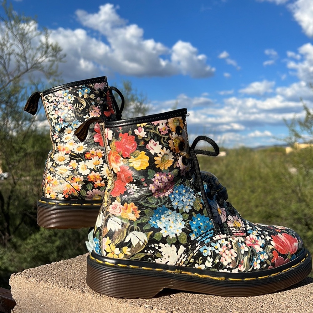 🏴󠁧󠁢󠁥󠁮󠁧󠁿 Dr. Martens MIE Sienna Miller Floral Boots UK 4